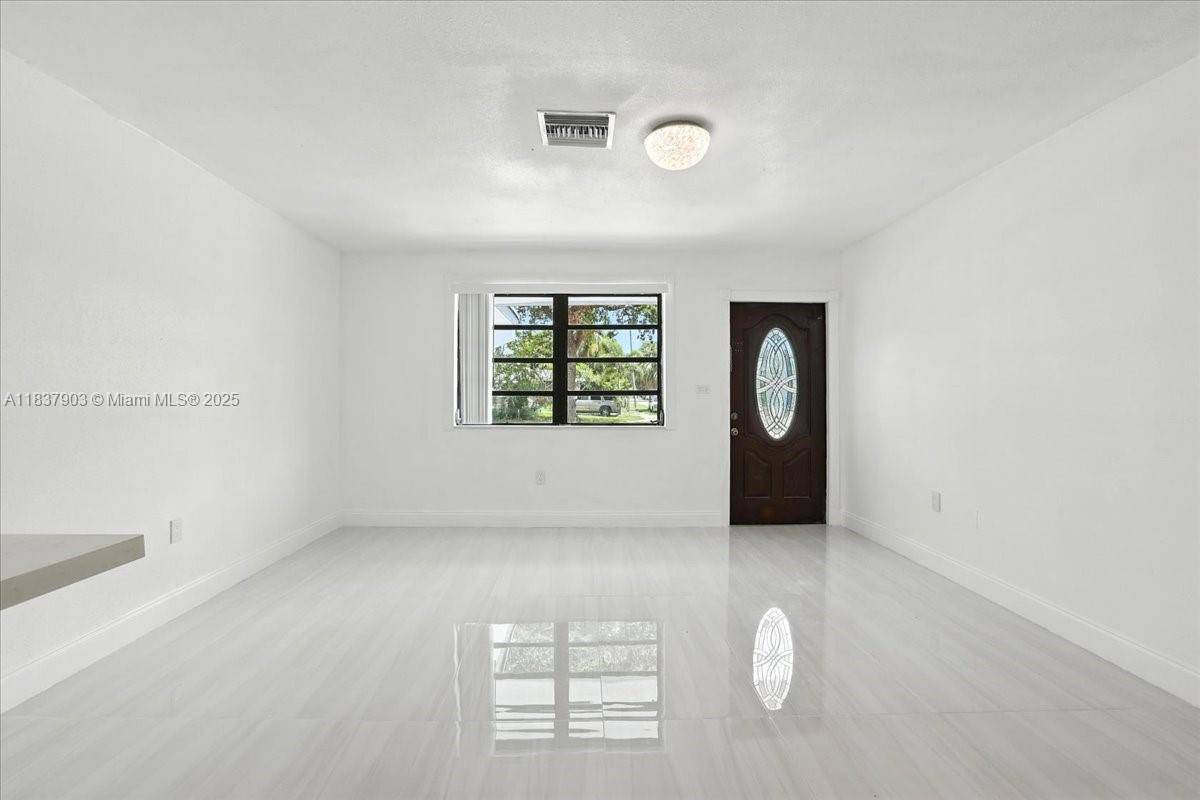 Hollywood, FL 33024,6424 Pierce St