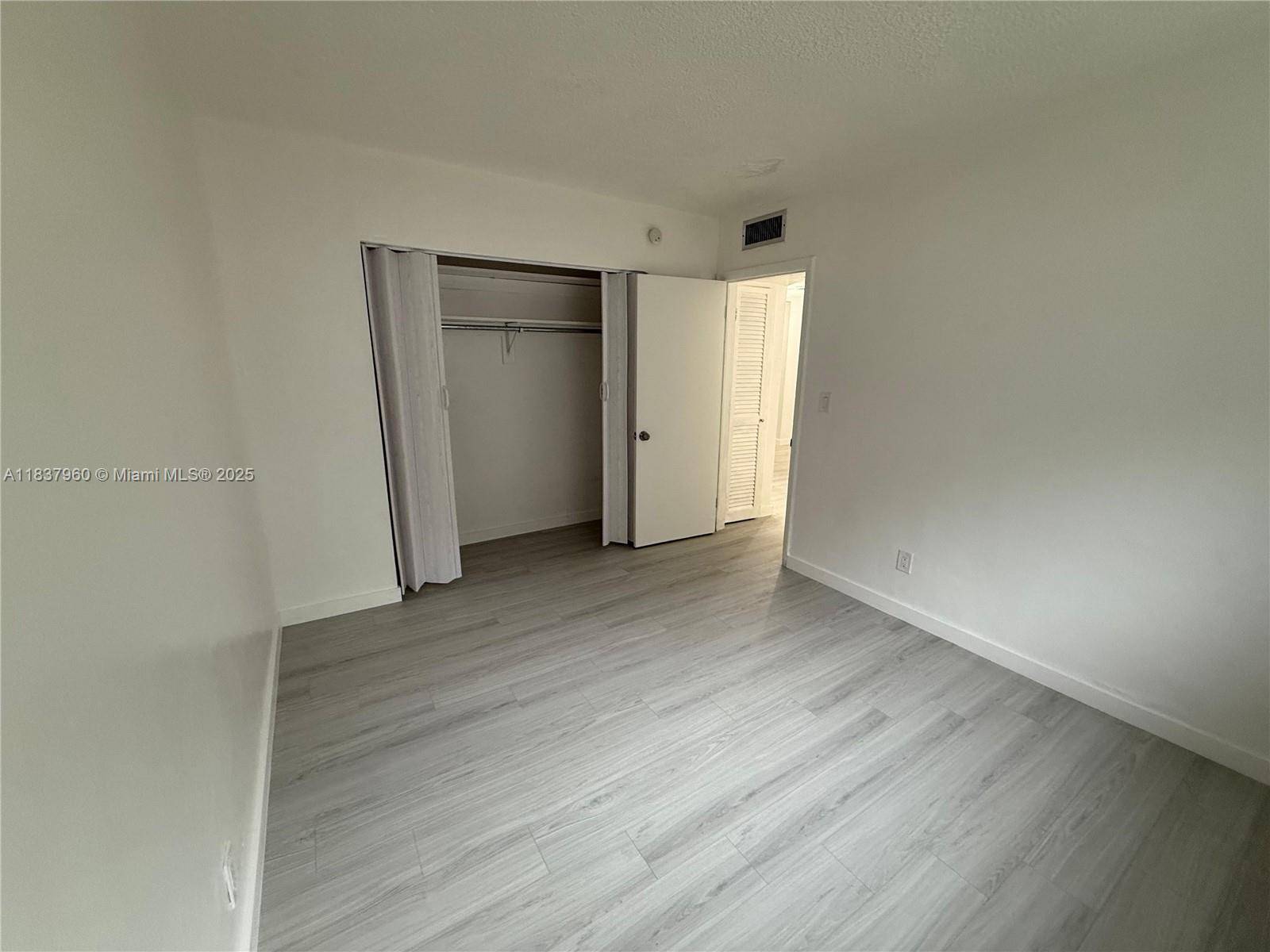 North Miami Beach, FL 33162,16851 NE 18th Ave #105