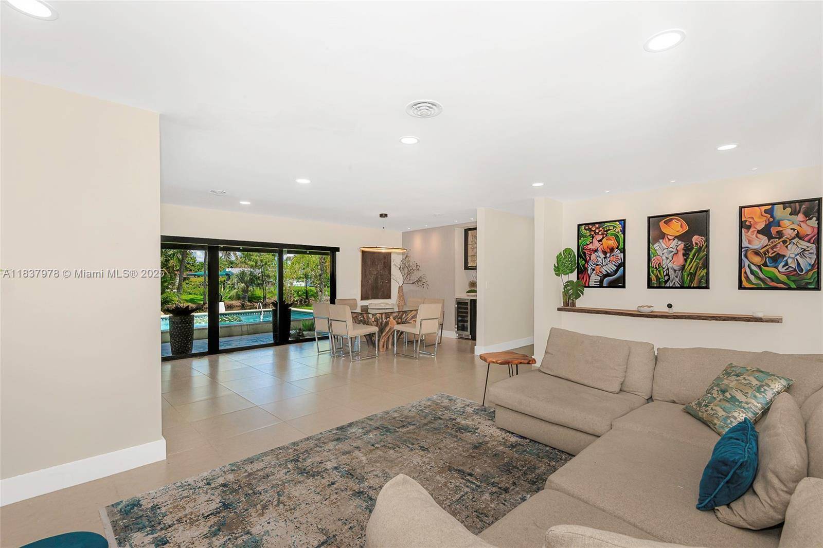 Miami, FL 33165,9865 SW 16th St