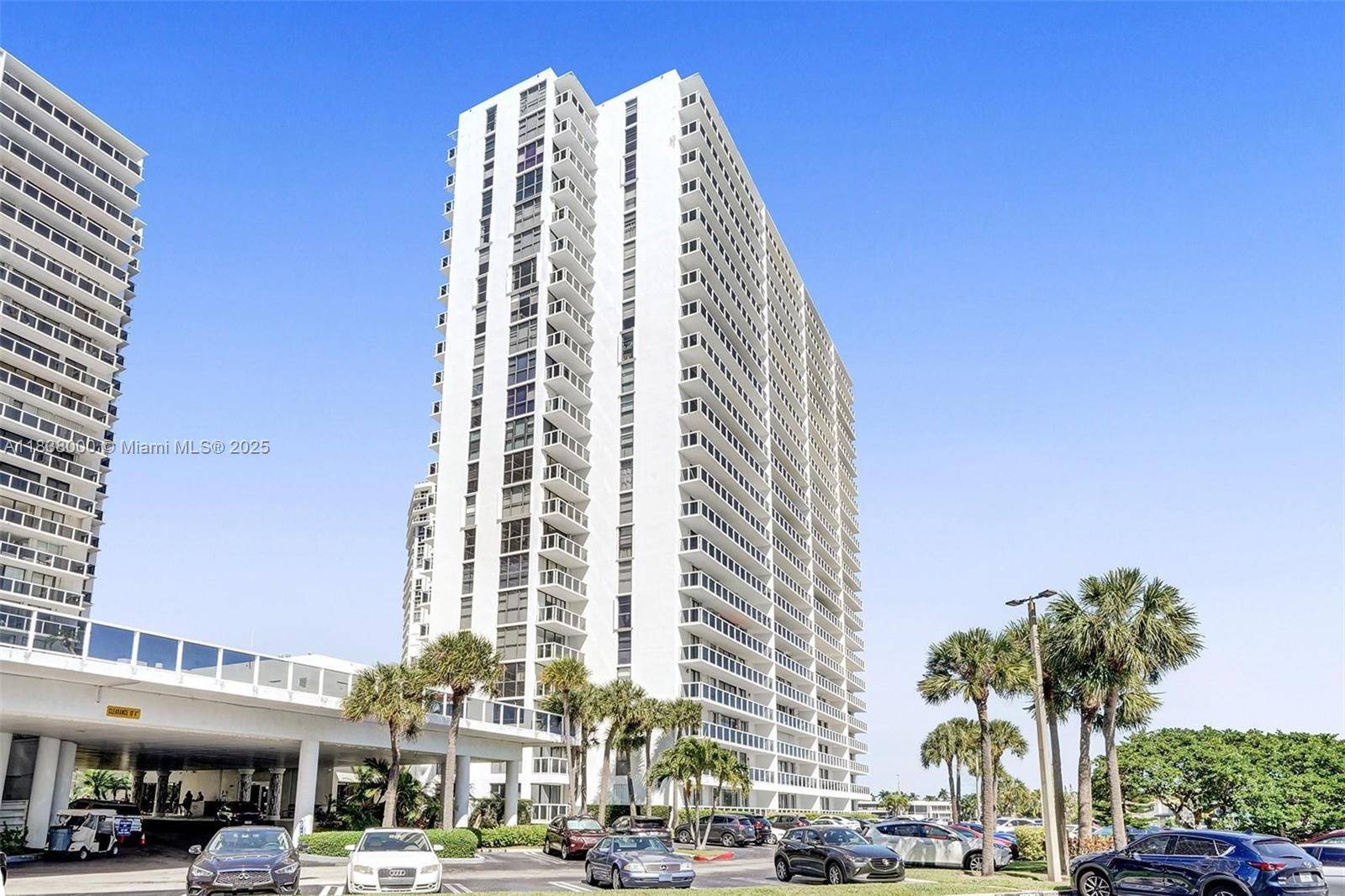Aventura, FL 33180,20515 E Country Club Dr #649