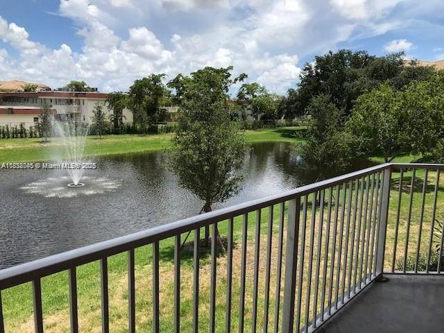 Davie, FL 33314,6984 SW 39th St #H202