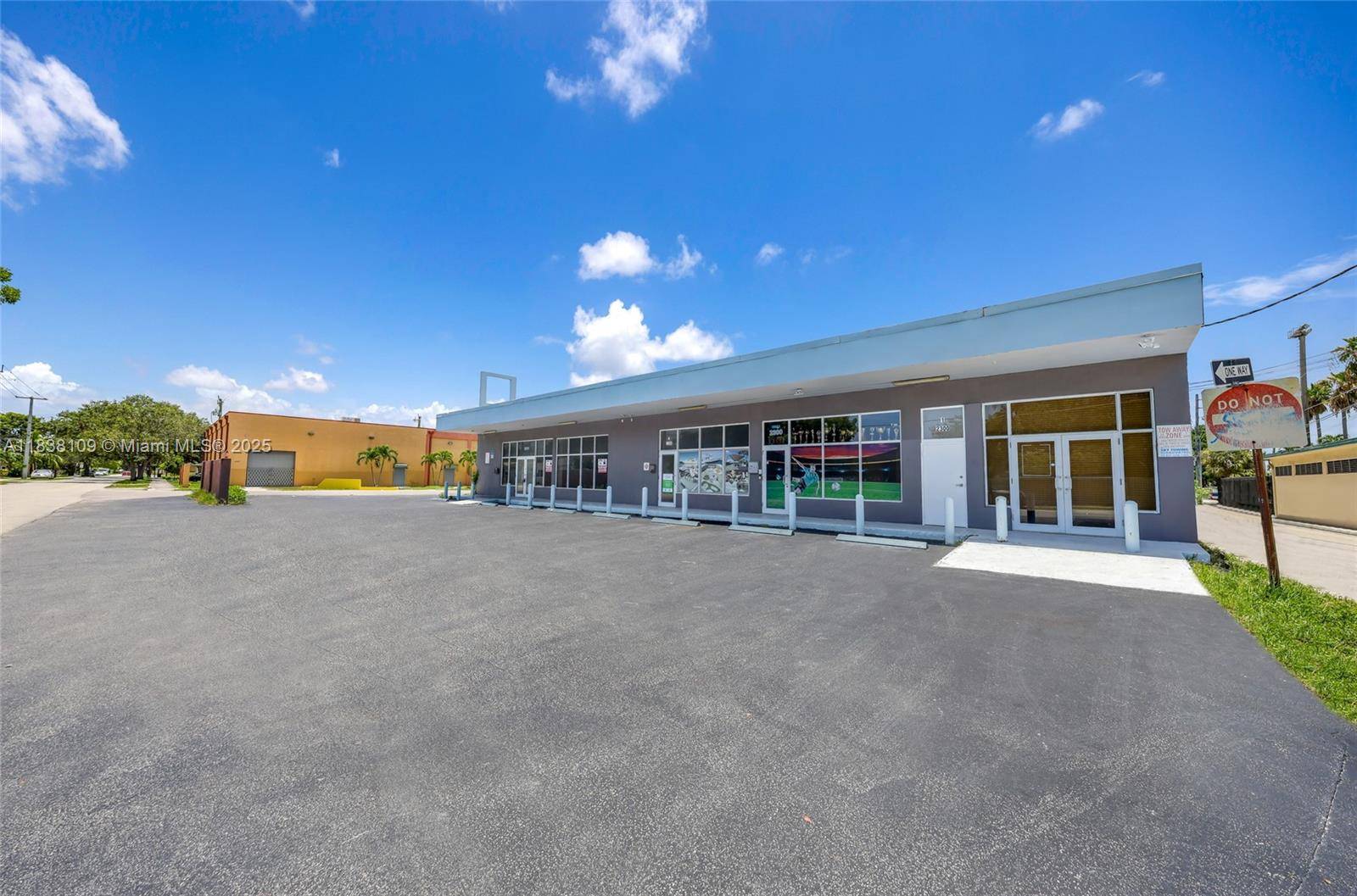Hollywood, FL 33020,2300 N 23rd Ave