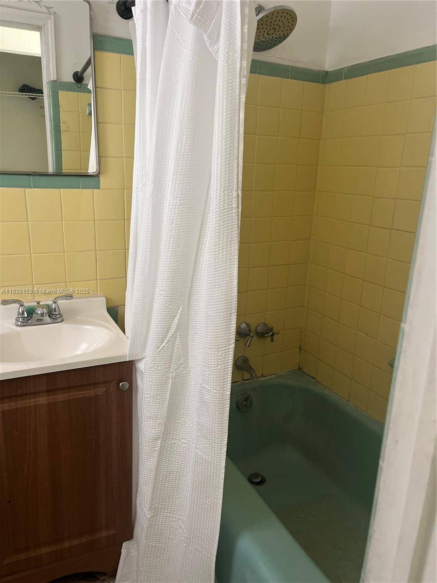Hollywood, FL 33020,1822 Cleveland St #1