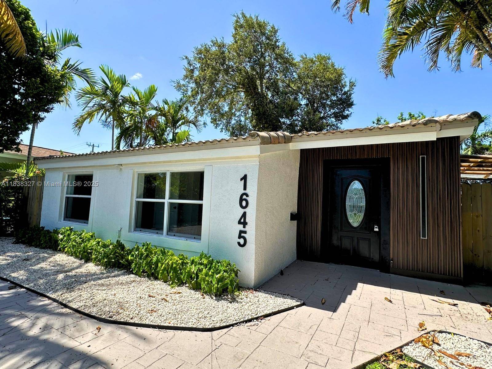 North Miami Beach, FL 33162,1645 NE 175th St