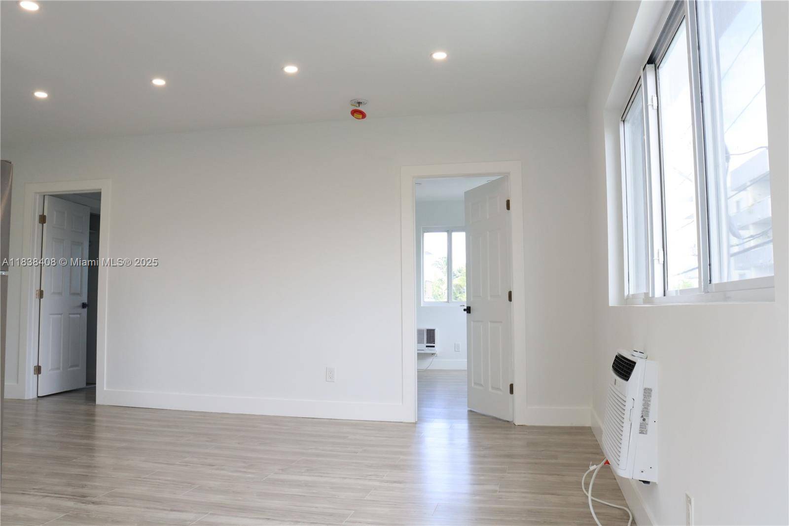 Miami Beach, FL 33141,1936 Normandy Dr #5