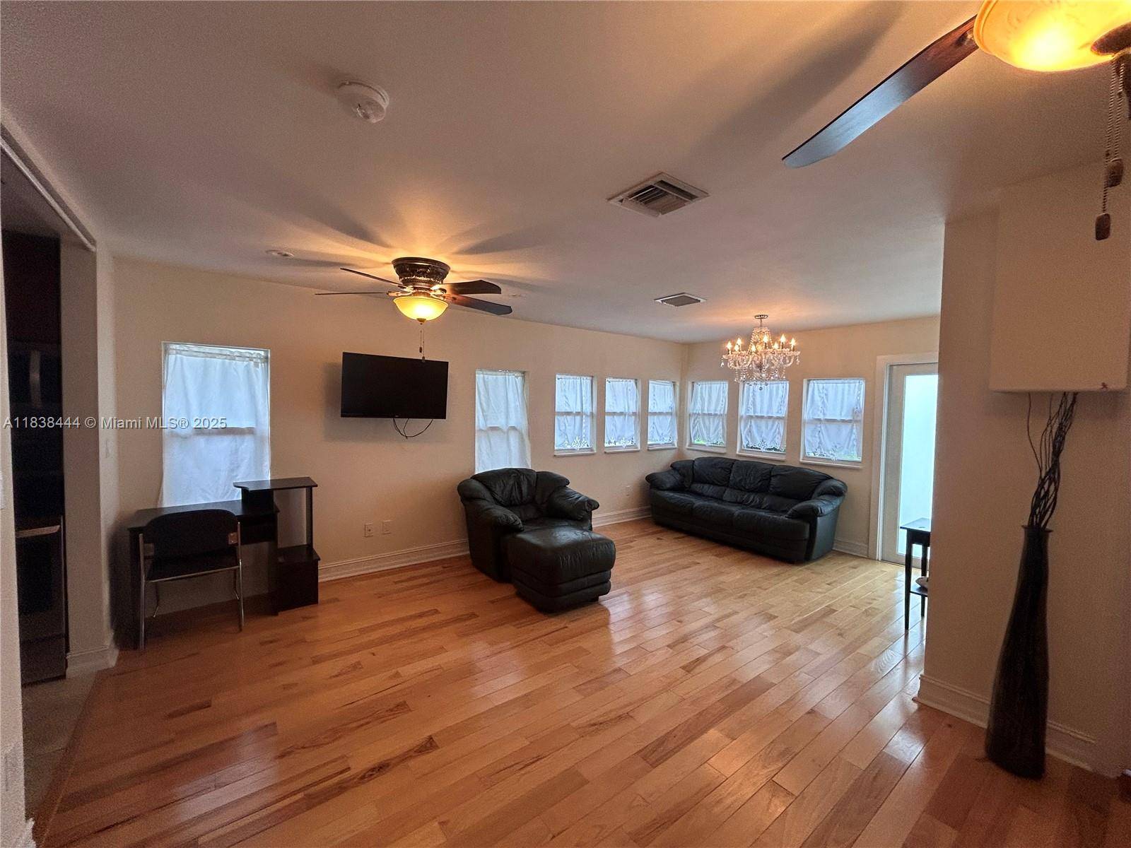 Lake Worth, FL 33460,413 S K St