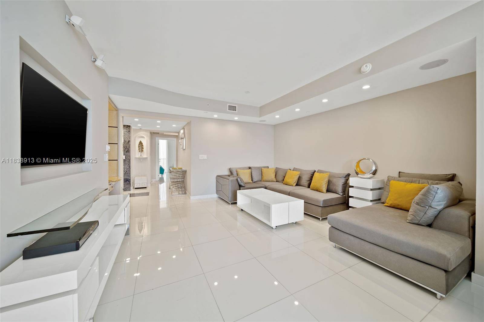 Sunny Isles Beach, FL 33160,17875 Collins Ave #4205