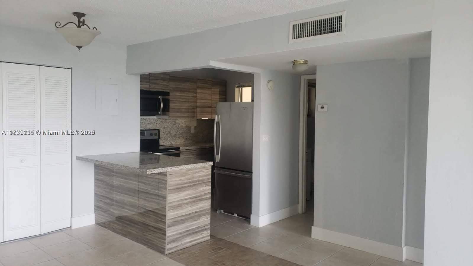 Miami, FL 33172,8840 Fontainebleau Blvd #402