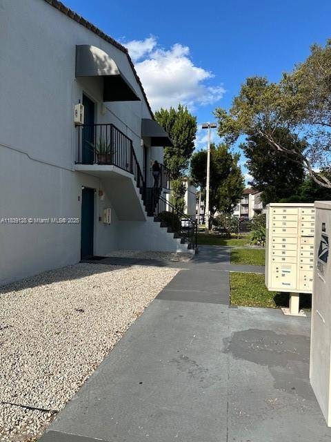 Hialeah, FL 33015,6935 NW 179th St #208