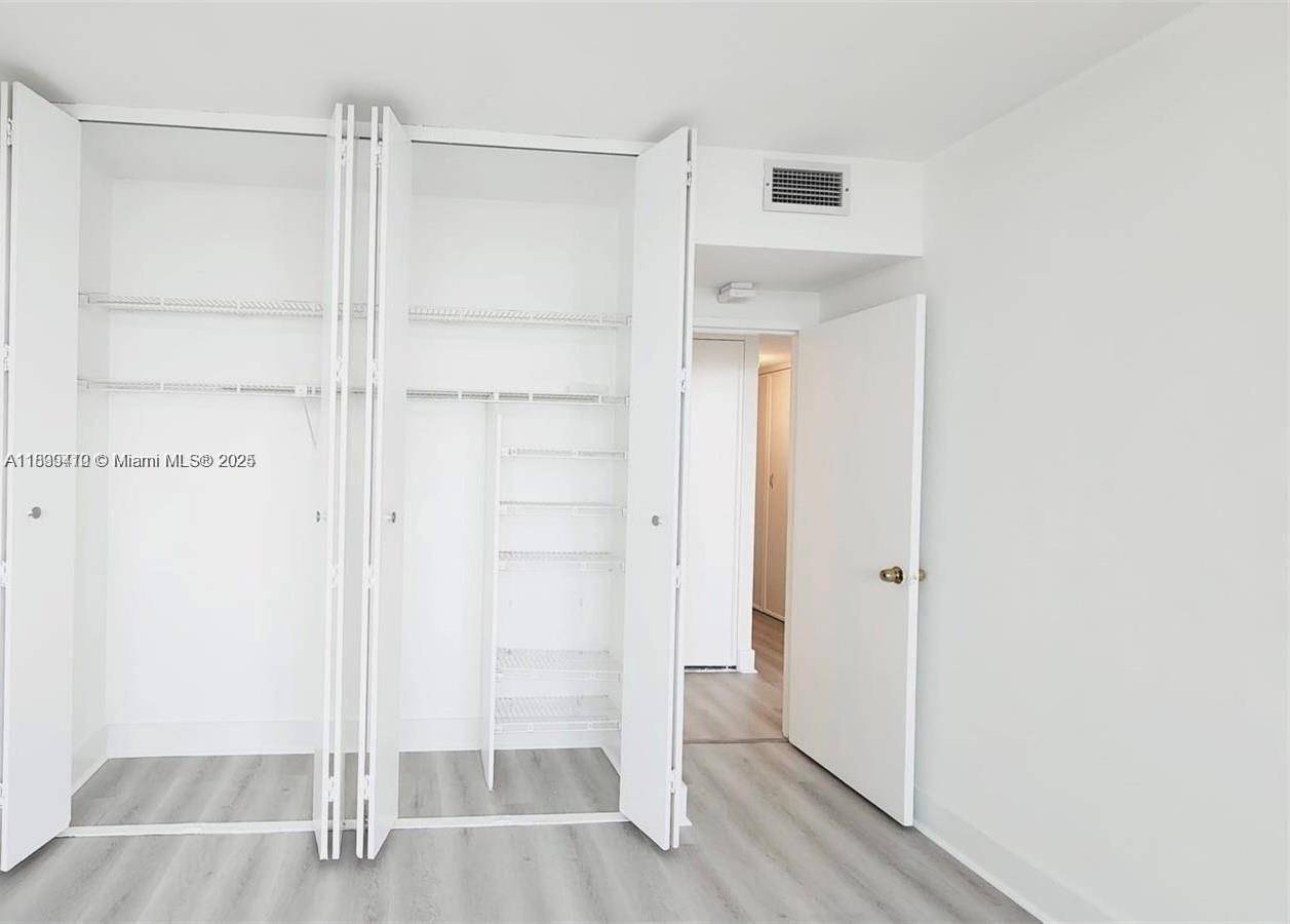 Miami Beach, FL 33141,7441 Wayne Ave #12P