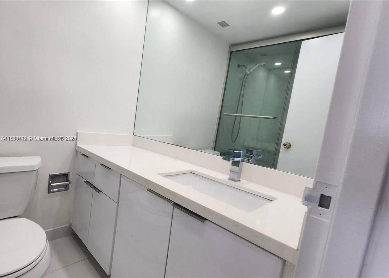 Miami Beach, FL 33141,7441 Wayne Ave #12P