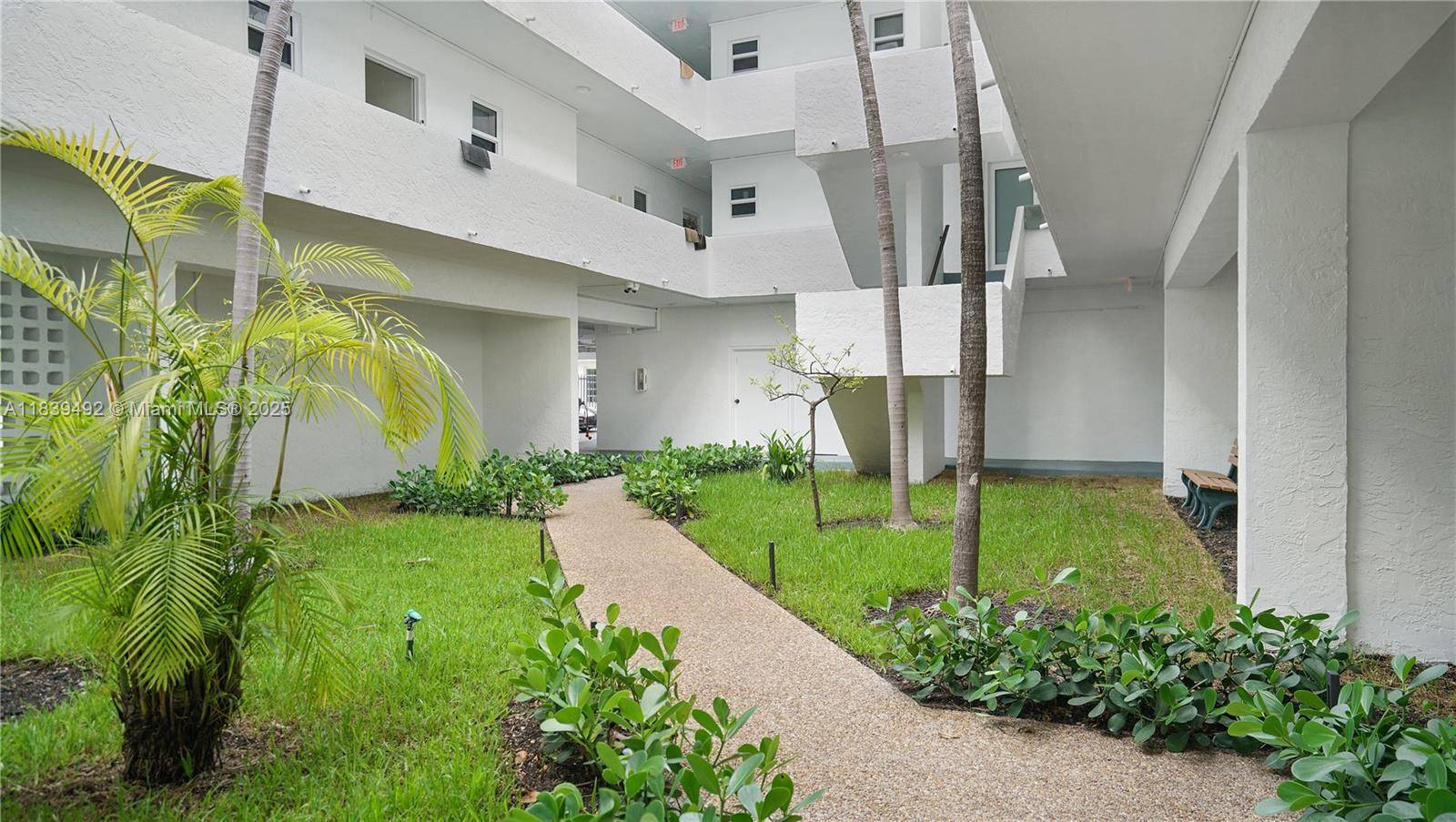 Miami Beach, FL 33139,1033 Lenox Ave #304