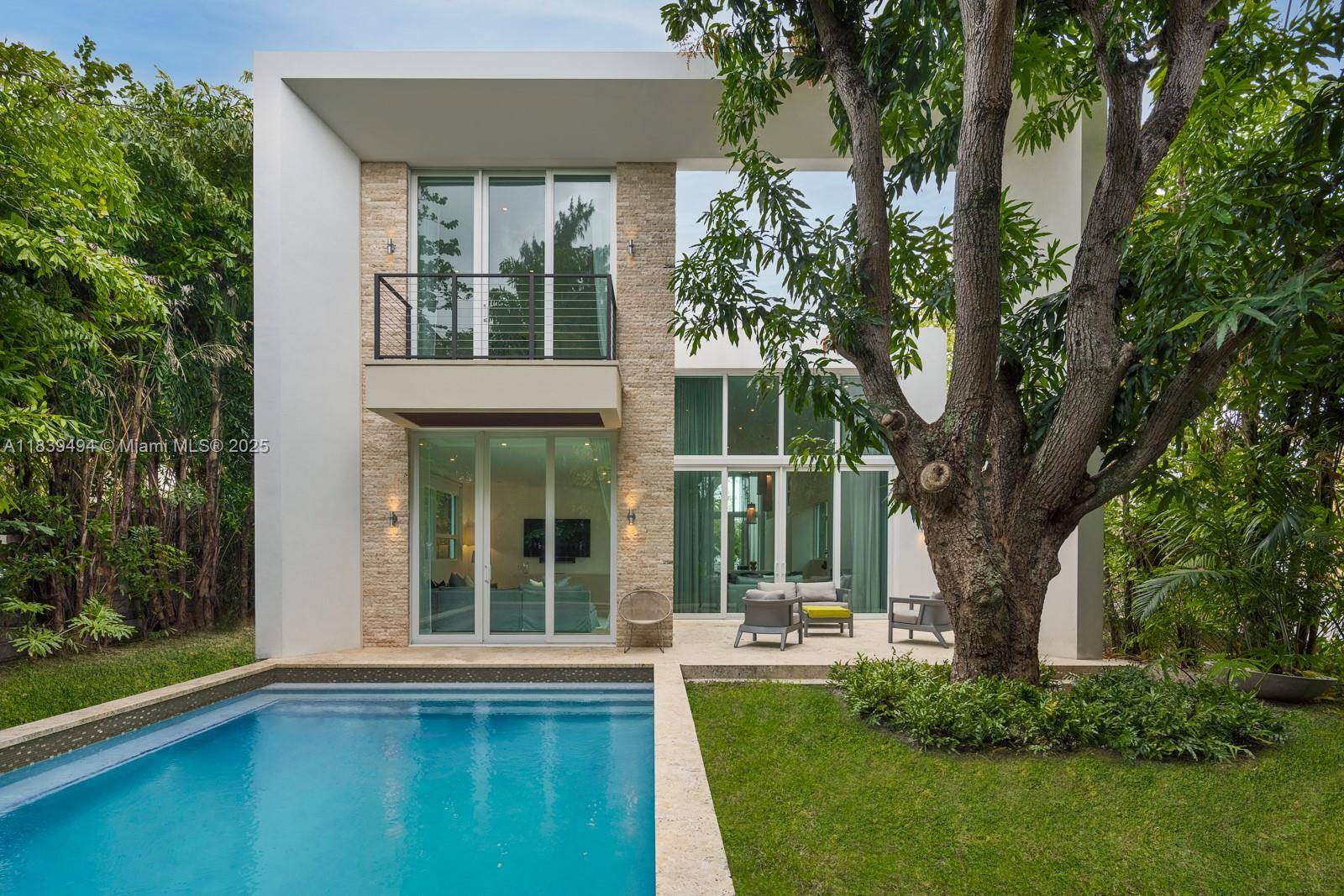 Miami Beach, FL 33140,335 W 46th St
