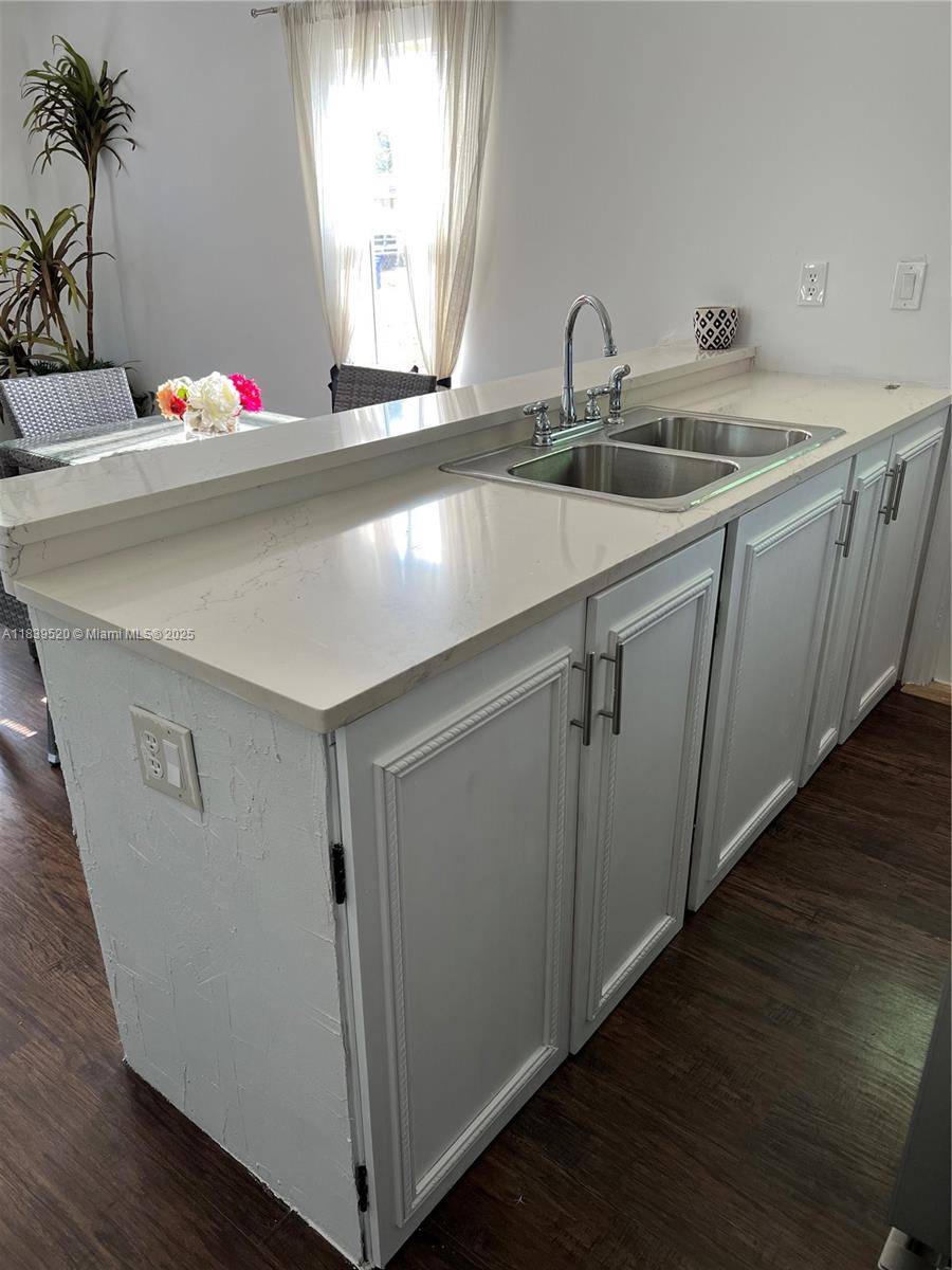 Hollywood, FL 33021,5803 Arthur St