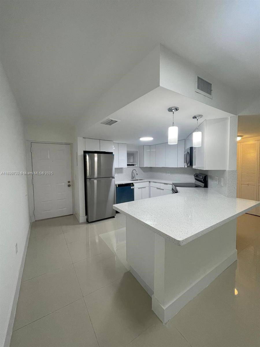 Doral, FL 33166,8225 Lake Dr #104