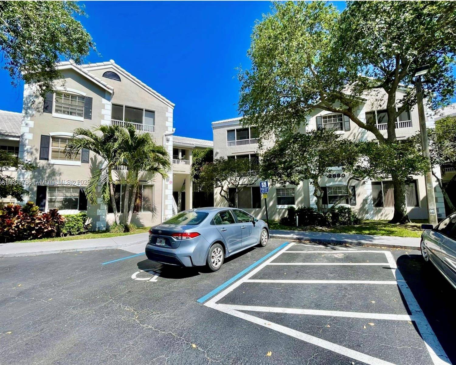 Oakland Park, FL 33309,2820 N Oakland Forest Dr #110