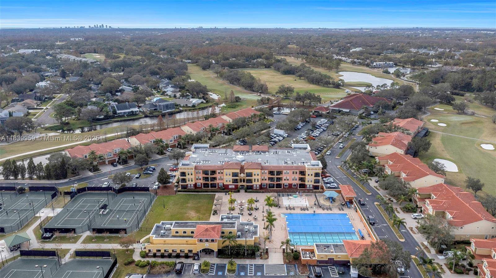 Tampa, FL 336118,13941 Clubhouse Dr #204