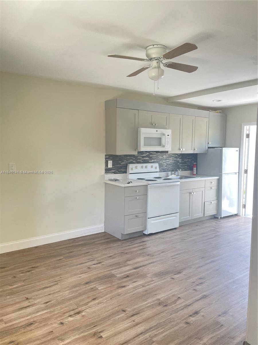 Hollywood, FL 33020,1935 Liberty St #2
