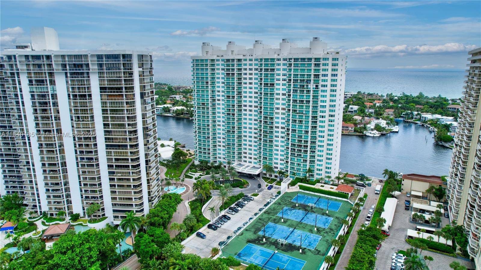 Aventura, FL 33180,20281 E Country Club Dr #704