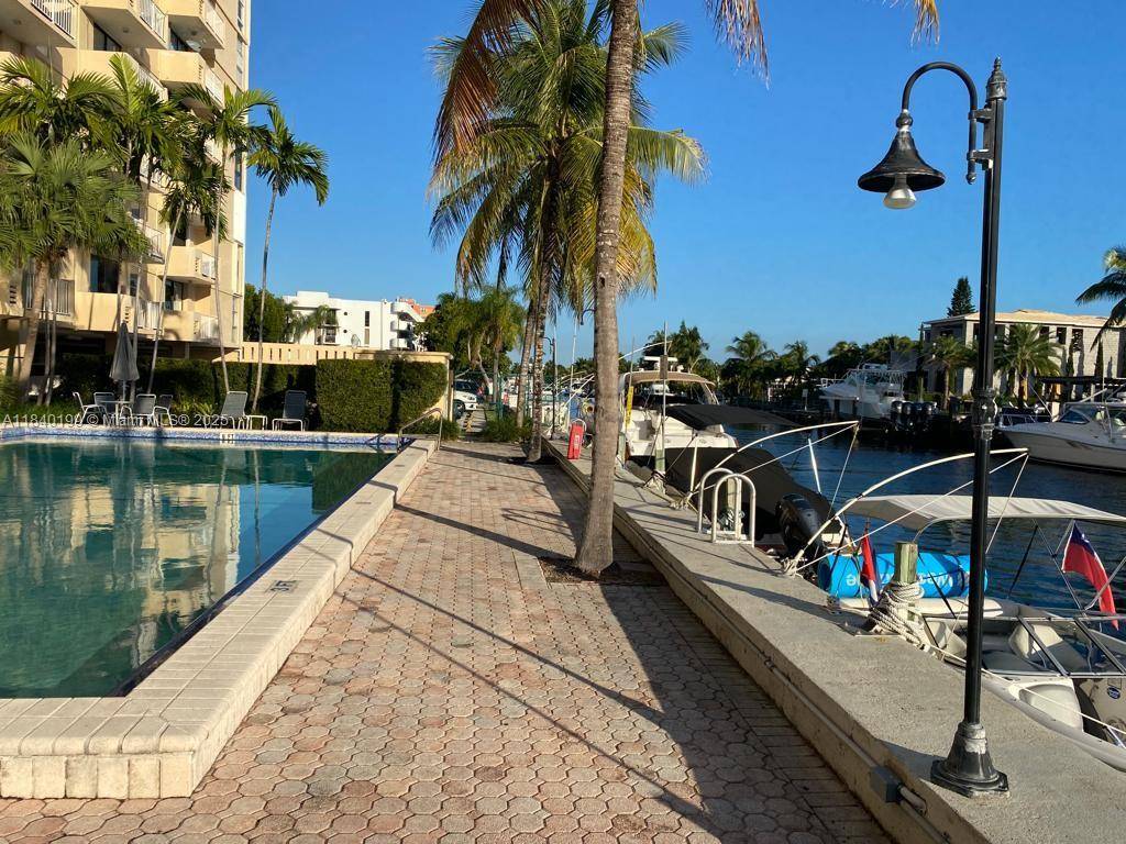 North Miami, FL 33181,2350 NE 135th St #1211