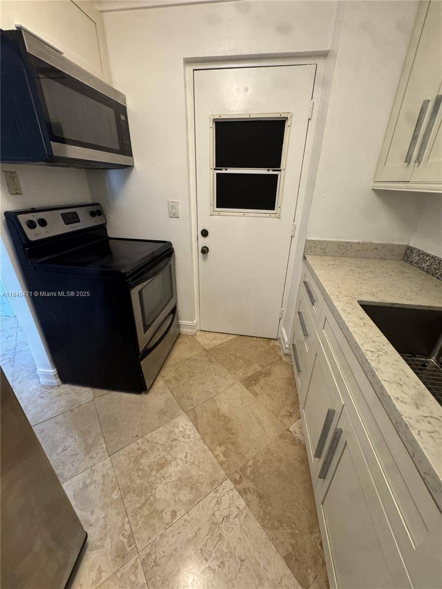 Fort Lauderdale, FL 33334,1407 NE 56th St #316