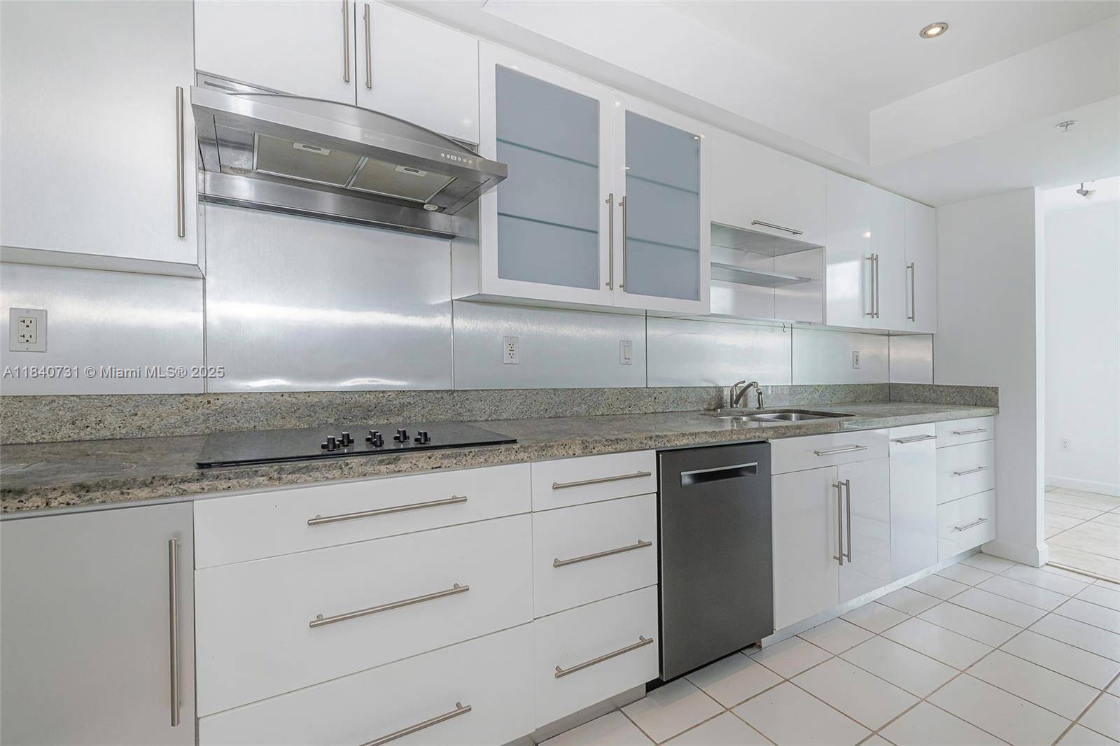 Key Biscayne, FL 33149,50 Ocean Lane Dr #301