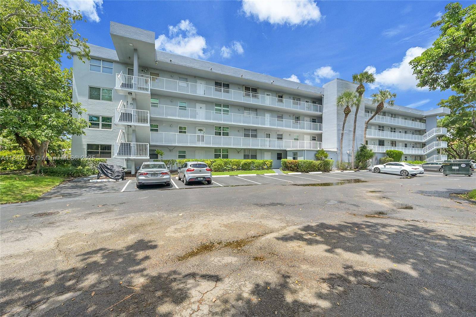 Oakland Park, FL 33309,112 S Royal Park Dr #1C