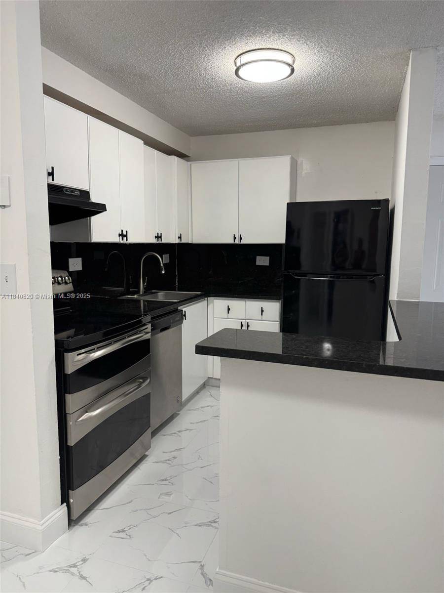 Hialeah, FL 33015,7010 NW 179th St #105