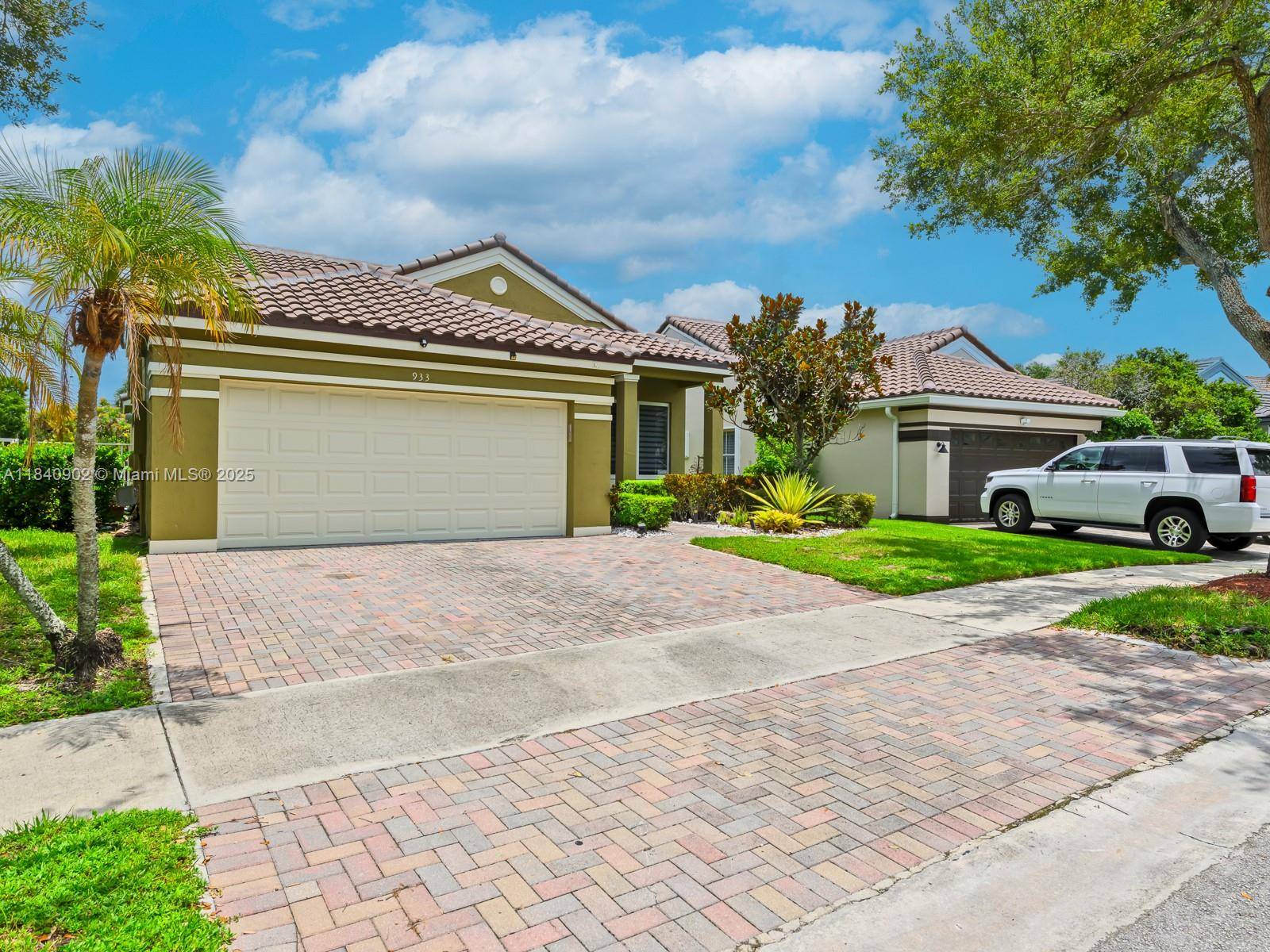 Weston, FL 33326,933 Falling Water Rd
