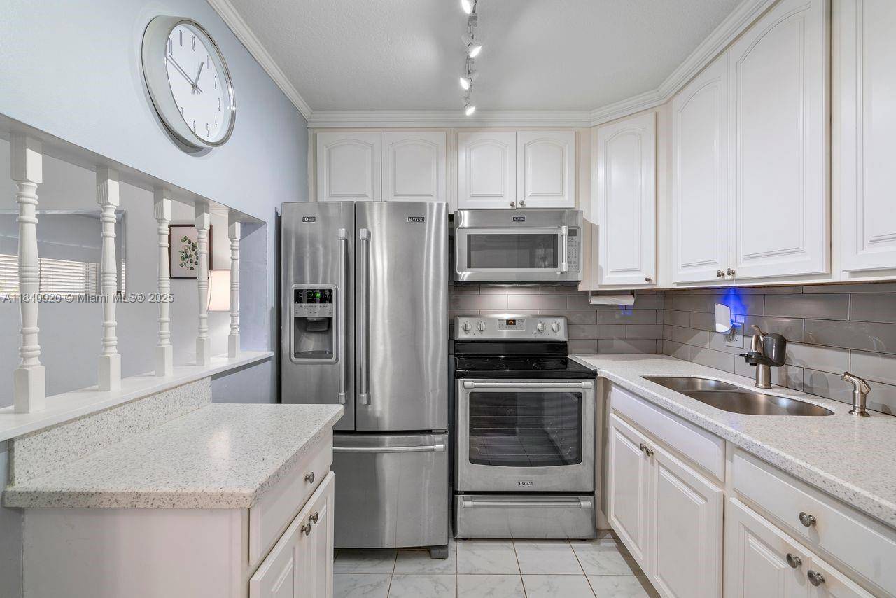 Lake Worth, FL 33461,3360 Lake Osborne Dr #104