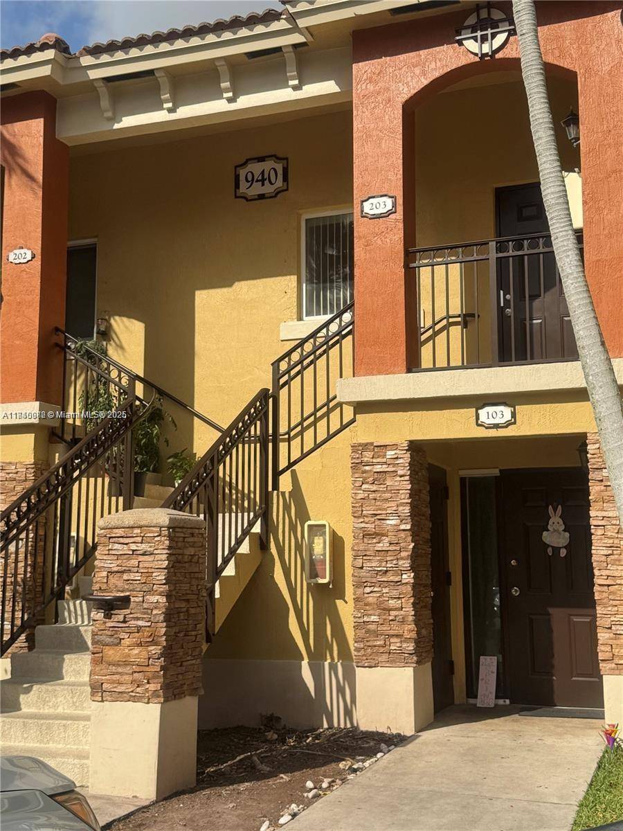 Homestead, FL 33033,940 NE 33rd Ter #103