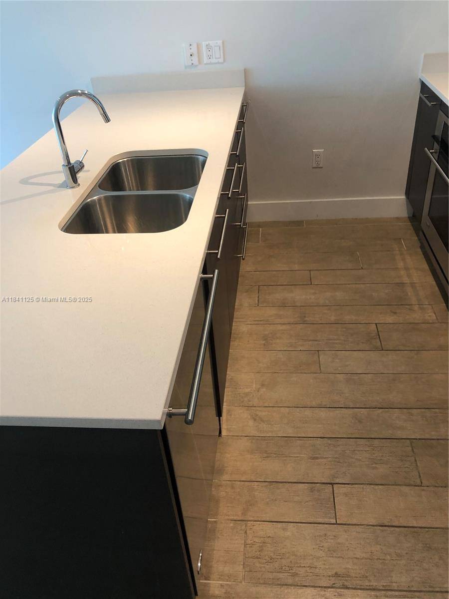 Miami, FL 33131,500 Brickell Ave #2408