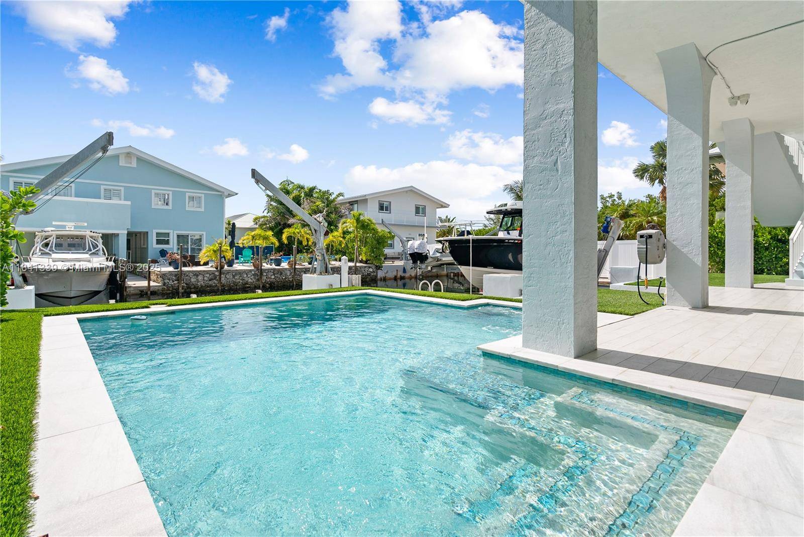 Key Largo, FL 33037,215 Wildwood Cir