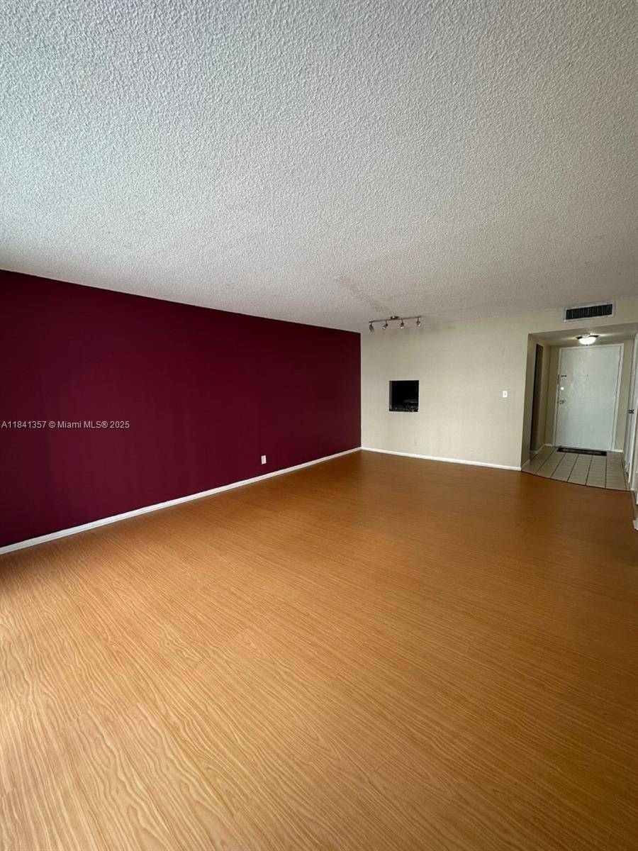 North Miami Beach, FL 33162,16710 NE 9th Ave #207