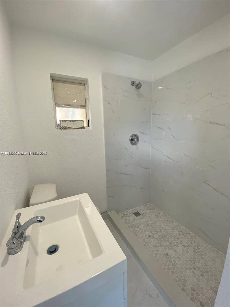 Fort Lauderdale, FL 33311,1025 NW 7th Ave #A-C