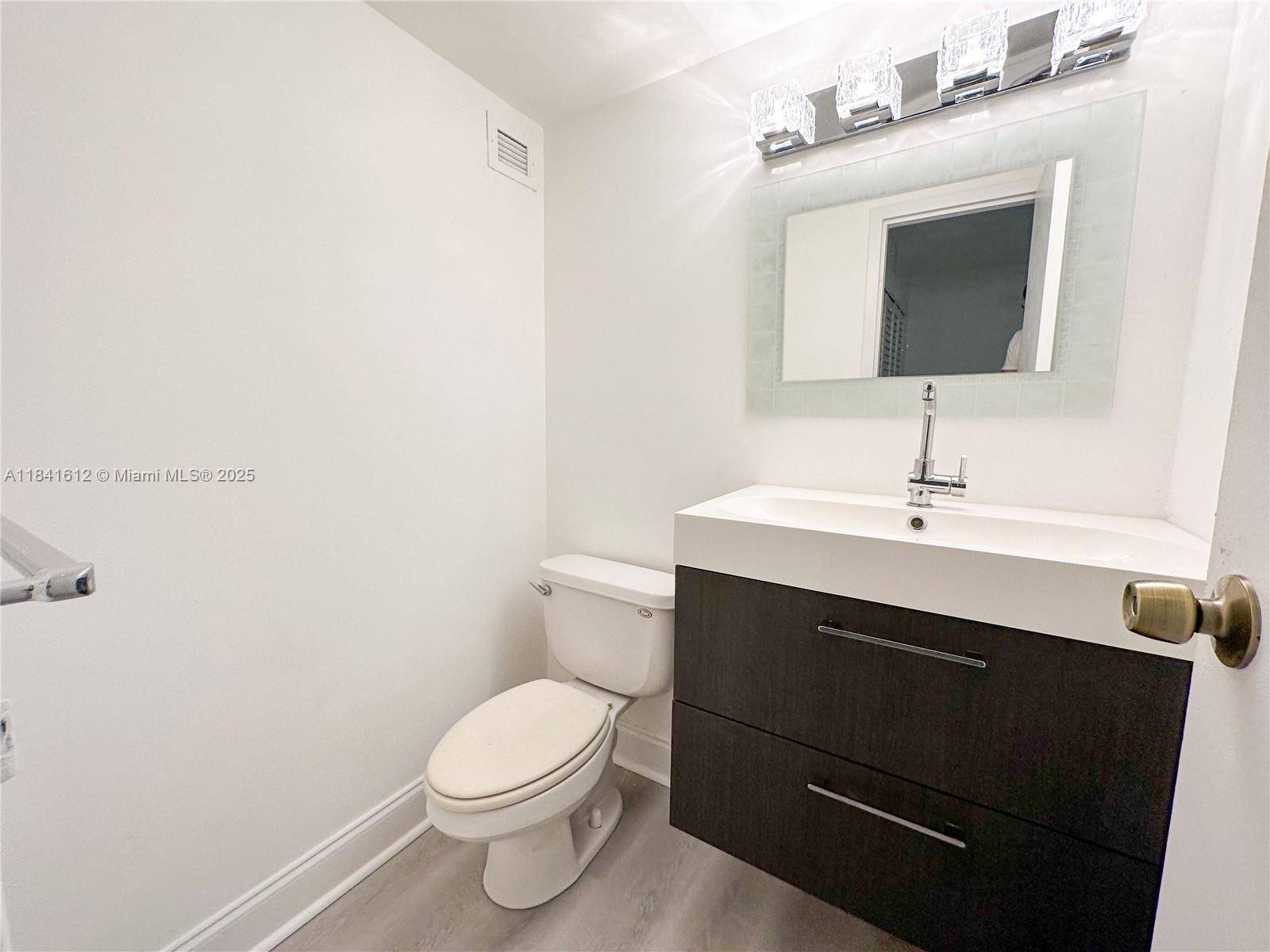 Sunny Isles Beach, FL 33160,17011 N Bay Rd #216