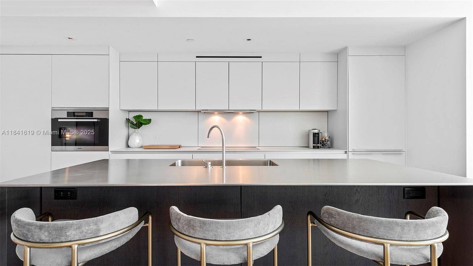 Miami Beach, FL 33140,2901 Collins Ave #1403