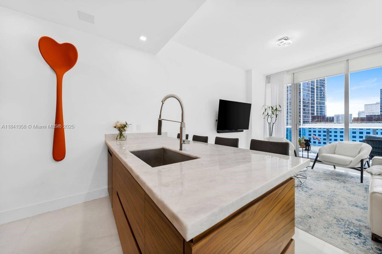 Miami, FL 33131,200 Biscayne Boulevard Way #1406