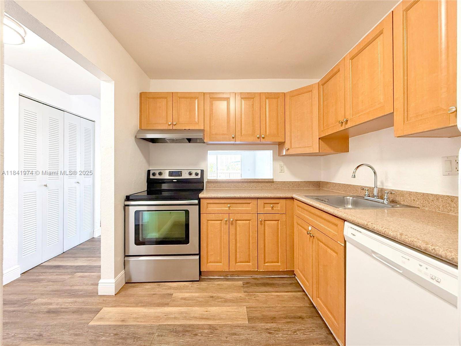 Doral, FL 33166,5231 Geneva way #307