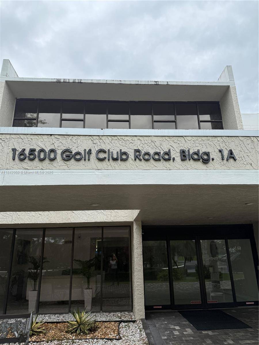 Weston, FL 33326,16500 Golf Club Rd #204