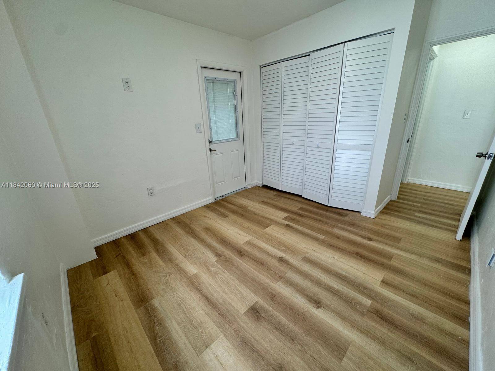 Miami Beach, FL 33140,833 W 39th St #4