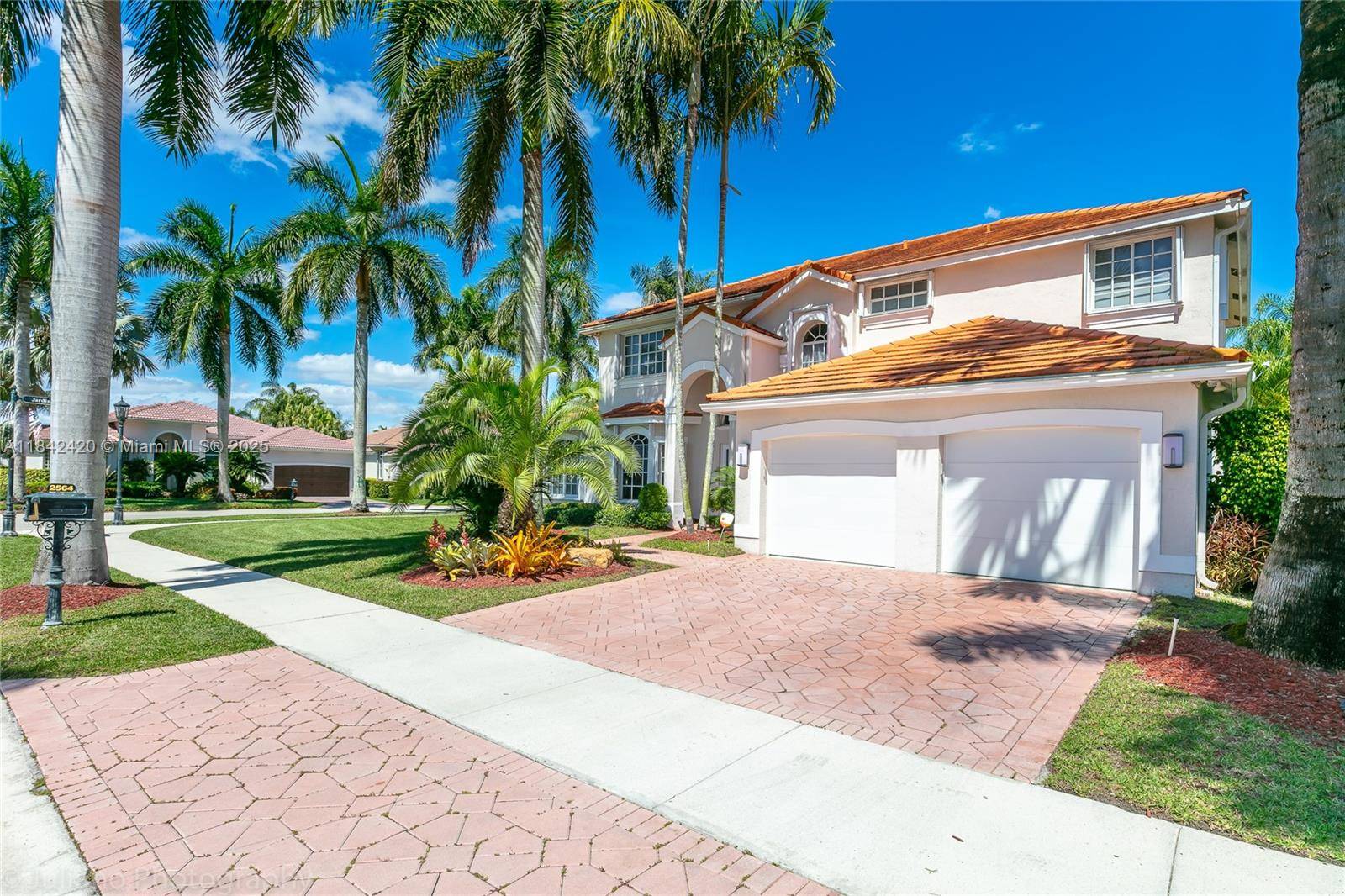 Weston, FL 33327,2564 Jardin Ct