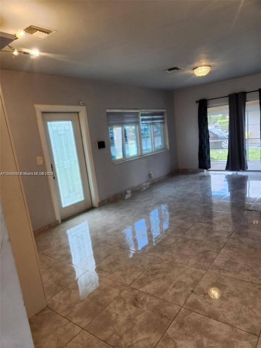 Fort Lauderdale, FL 33311,1015 NW 24th Ave