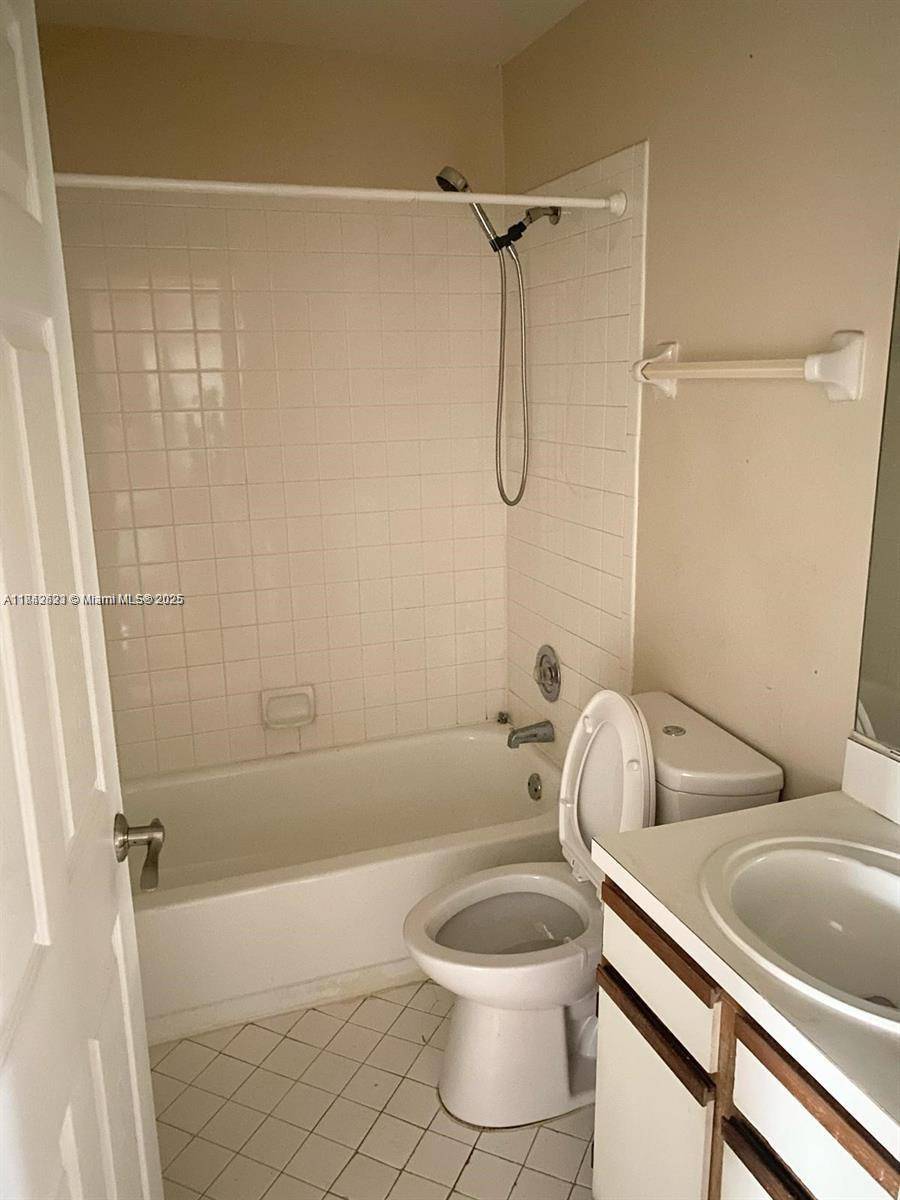 Oakland Park, FL 33309,3461 NW 44th St #203