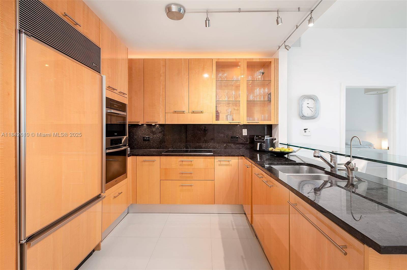 Miami Beach, FL 33141,6799 Collins Ave #510