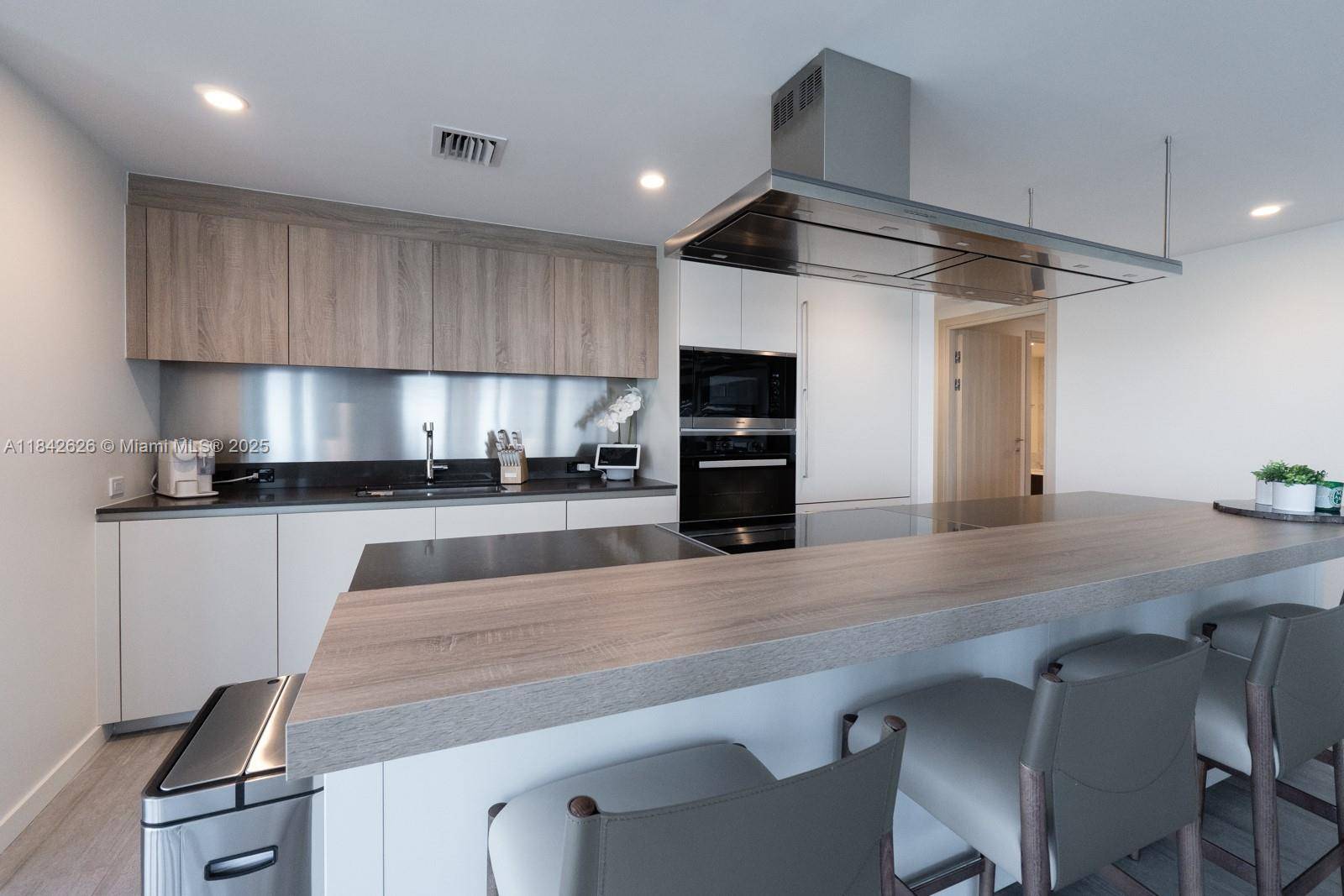 Miami, FL 33131,1000 Brickell Plz #4502