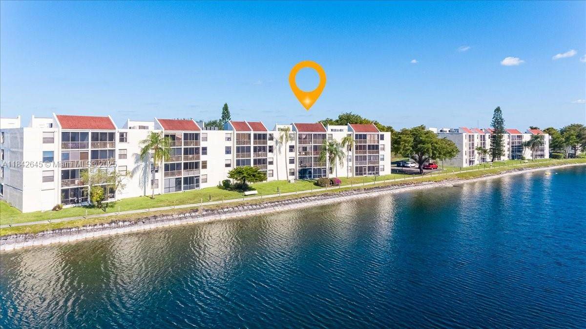 Oakland Park, FL 33309,110 Lake Emerald Dr #403