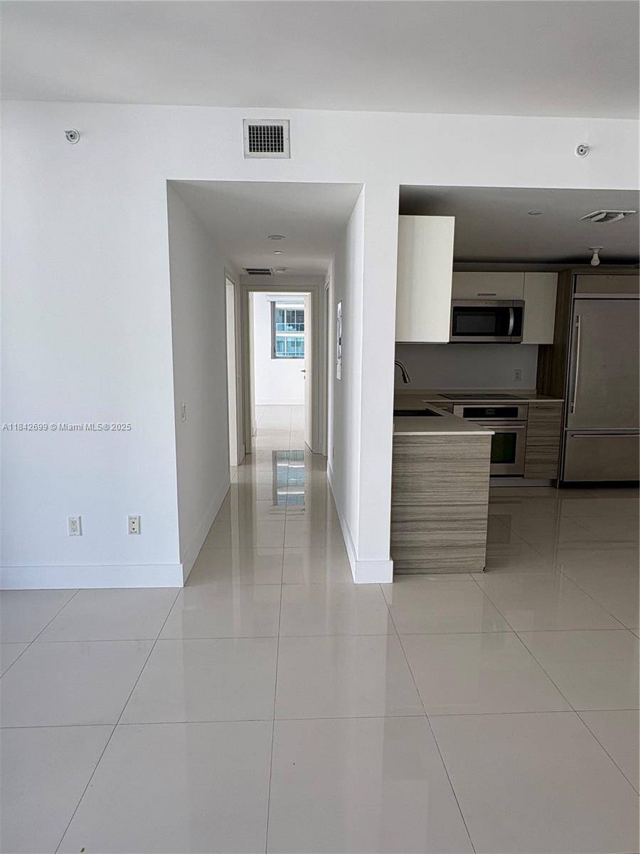 Miami, FL 33131,1300 Brickell Bay Dr #2210