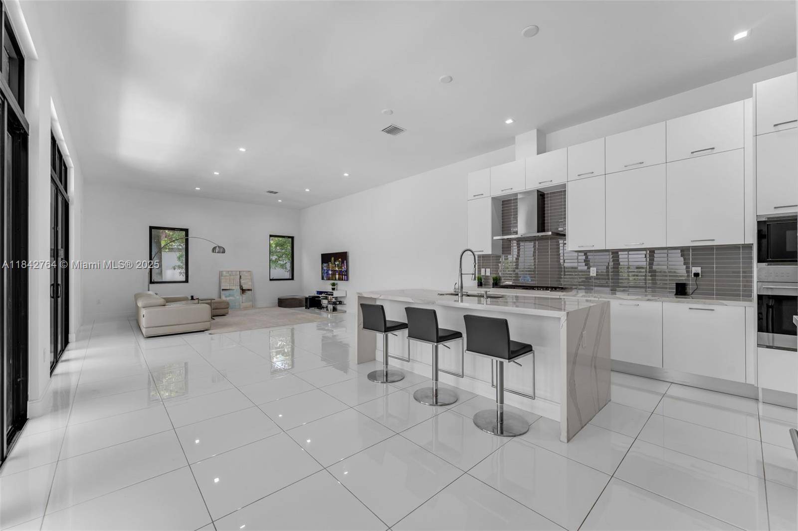 Doral, FL 33166,8109 NW 48th Ter