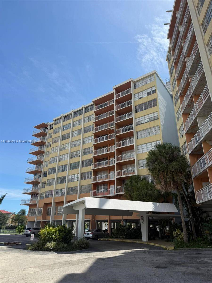 North Miami Beach, FL 33162,2025 NE 164th St #606